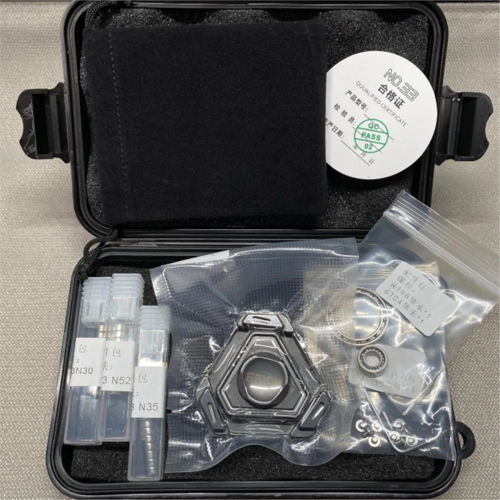 N0.33 Studio Acciaio inossidabile Titanio EDC Collegamento Giroscopio Giocattoli antistress Spinner per dita Scrivania Adulti Fidget Spinner a tre lame
