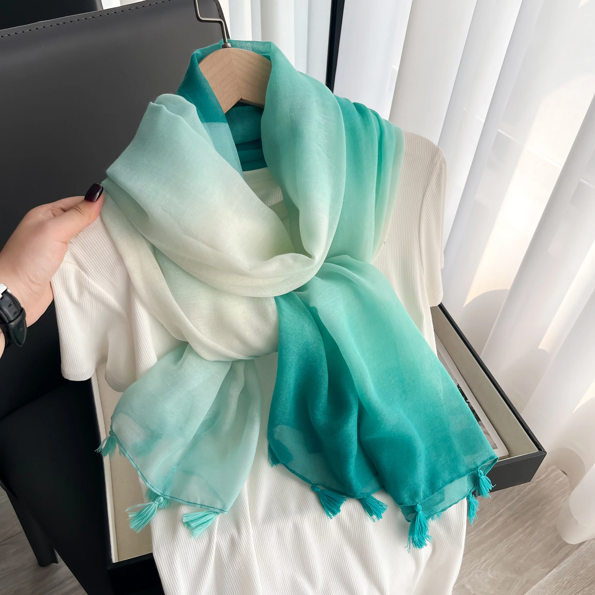 New Bandanna Muslim Headscarf Outdoor Cotton And Linen Scarf Popular Print Beach Towel The Four Seasons Warm Tassel Shawl