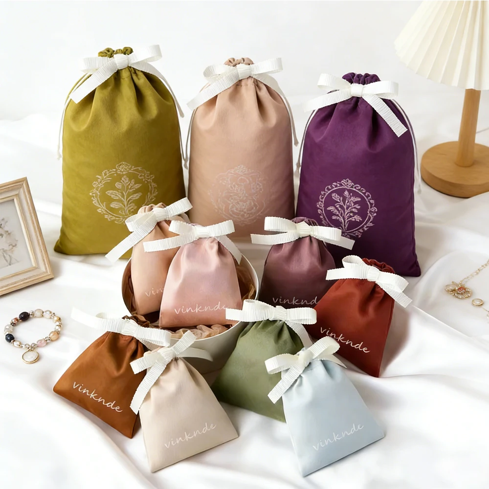 

100pcs/lot Personalized Logo Velvet Bag with White Ribbon Jewelry Ponch for Wedding Party Candy Bag Orgaizer Earrings Packaging