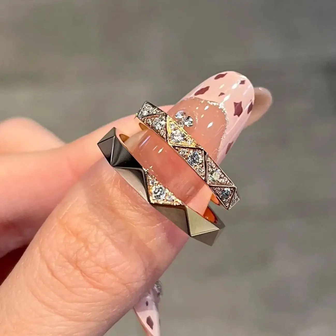 

Hot selling French Luxury Triangle Diamond Fashionable Women's Ring S925 Silver High-quality Moissanite Charming Engagement Gift