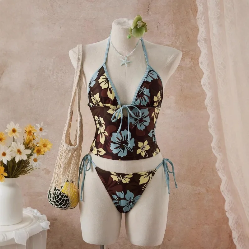 

Summer Floral Two-Piece Set V-Neck Hanging Neck Design Comfortable Beach Vacation Suit Sexy Leisure Outfit