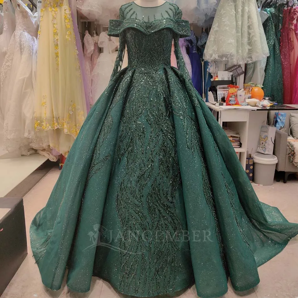 

Charming Green O-neck Ruffles Ball Gown Long Sleeves Customized Lace Quinceanera Dresses Beading vestido de 15 quinceañera