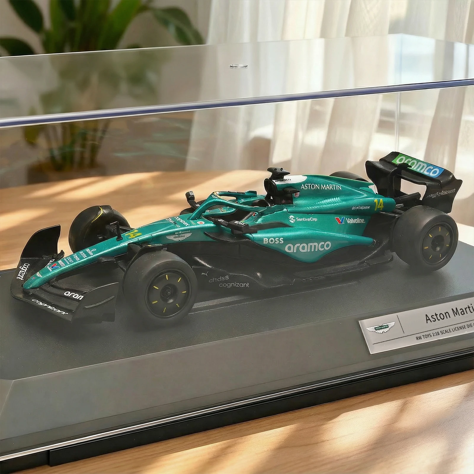 modele-de-voiture-de-formule-1-aston-martin-1-18-modele-de-collection-mclaren-f1-ornement