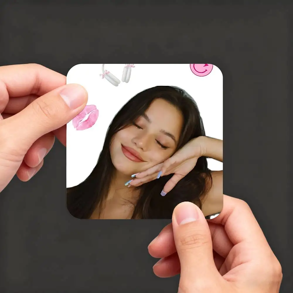 ملصقات مربعة مغناطيسية للثلاجة من Singer E-Emilia-Mernes - يمكن استخدامها لتزيين المنزل وهي تذكارات مثالية أو هدايا. #5