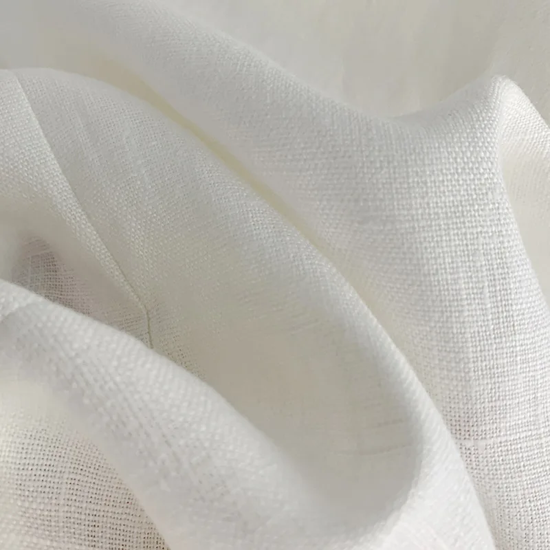 Modny lniany top bez guzików z zakrzywionymi rękawami i dekoltem w szpic na rok 2025