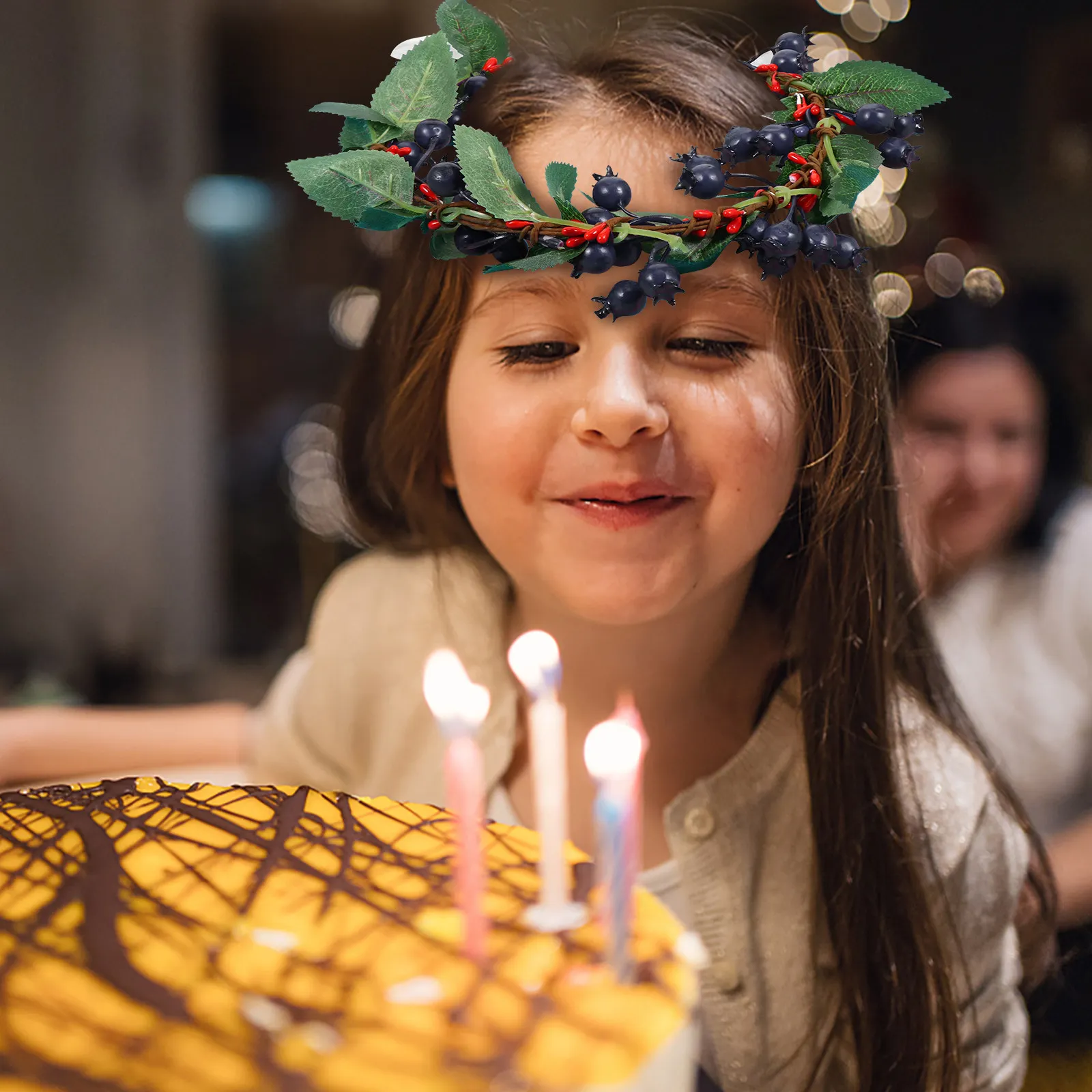 

Красивая рождественская гирлянда из ягод, цветочная повязка на голову, удобная в носке, универсальный размер, подходит для большинства женщин и девушек, праздничные аксессуары для волос.