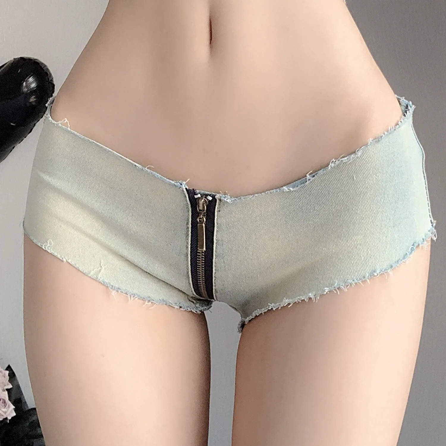 Low Waist Sexy Women\'s Shorts 2024 New Fashion Denim Fabric Zipper Splicing Elastic Ladies Skinny Nightclub Super Short Jeans