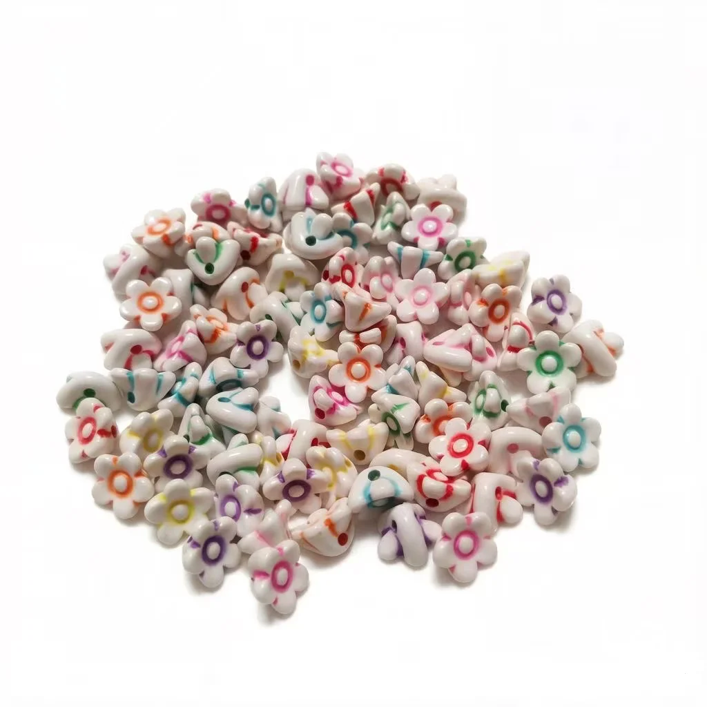 80Pcs/Bag Multiple Styles Plastic Beads Cat Flower Star Fish Shell Beads Loose Spacer Beads for Jewelry Making DIY Accessories