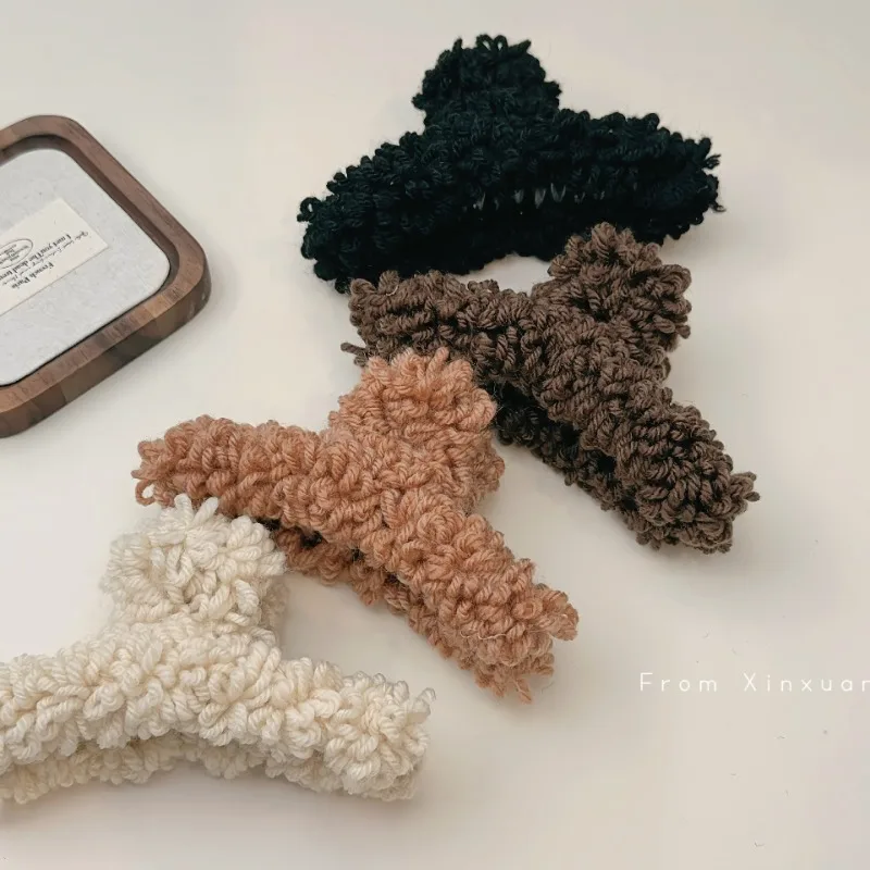 

Wool plush grab clip simple solid color disc hair shark clip autumn and winter hairpin temperament hair accessories newheaddress