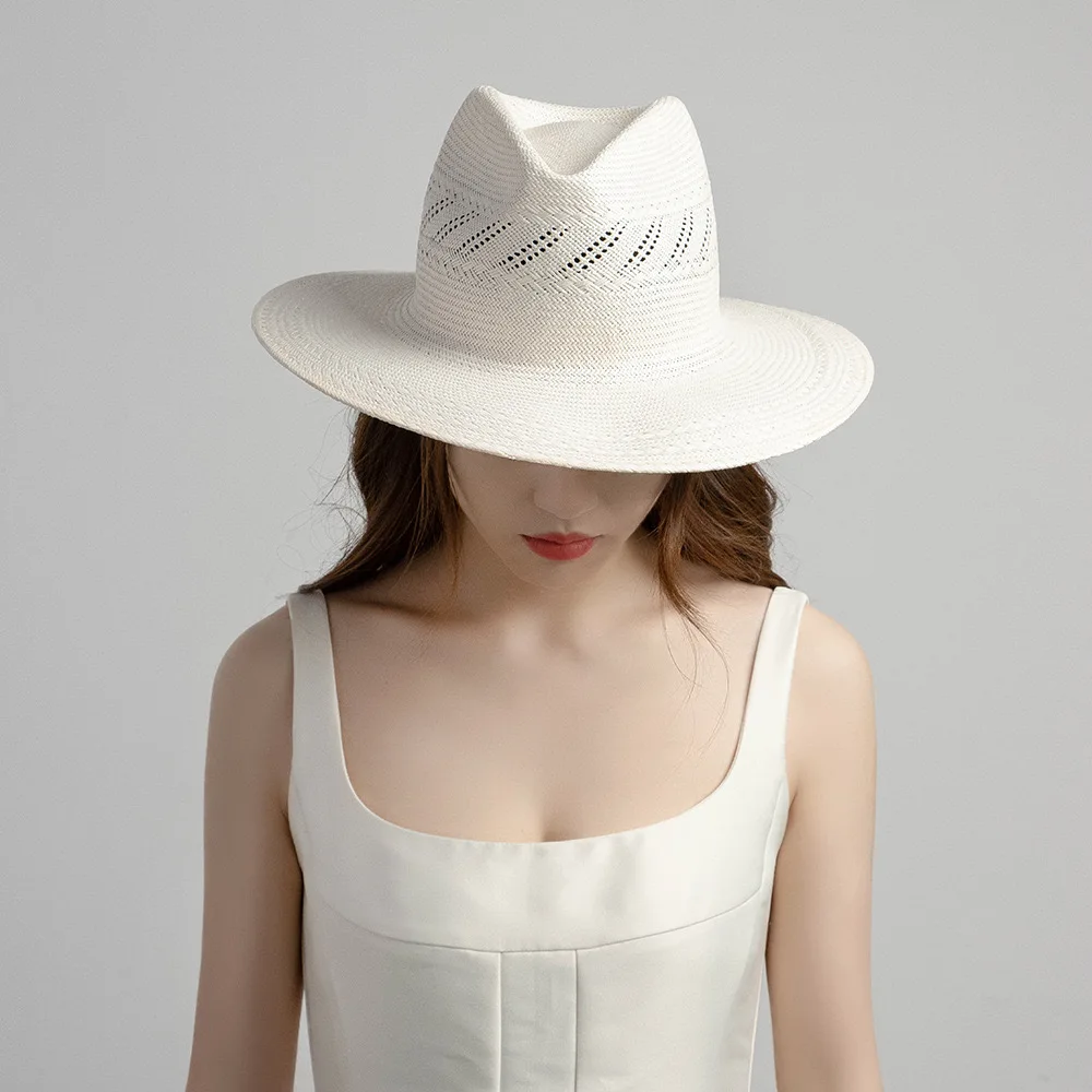 مصمم الأزياء الأبيض الفاخرة بنما القش قبعة المرأة اليدوية جوفاء خارج واسعة حافة الجاز قبعة فيدورا Sunhat قبعة الزفاف Chapeu