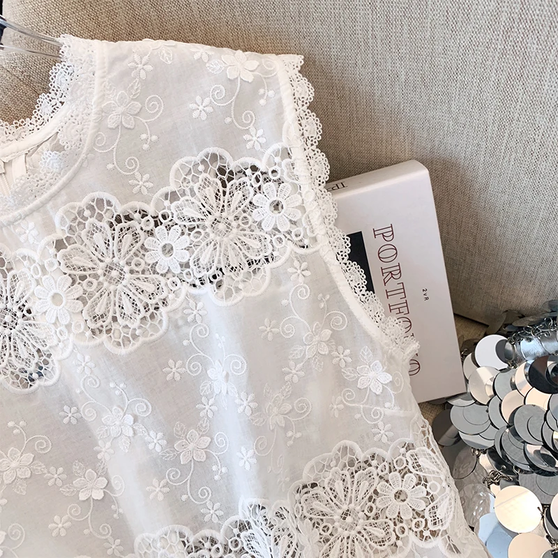 Sleeveless Patchwork Embroidered Lace Tops 2024 Summer Hollow Out White Vest Shirt New Fashion Retro Women Blouse