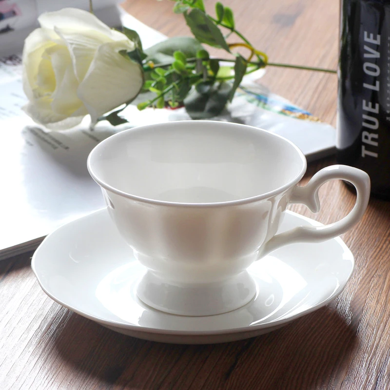 

Бесплатная доставка! 220 мл простая белая костяная фарфоровая кофейная кружка, чашки и блюдца в подарок, керамическая чашка, эмалированный фарфор с ложкой