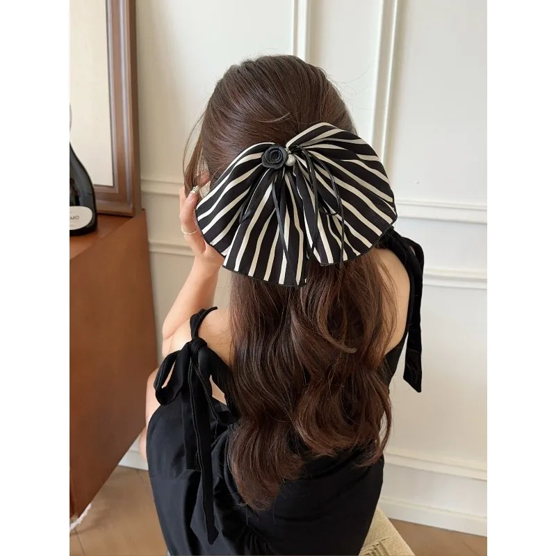 

Elegant Pearl Hair Clip for Women, Crystal Rhinestone Bridal Barrette, Vintage Gold Metal Hairpin Hair Accessories Gift