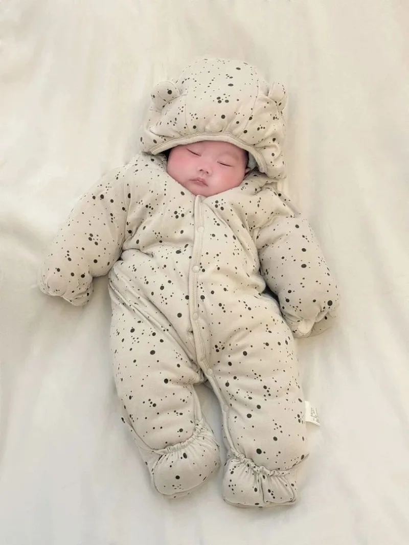 2026 winter warm Baby's Rompers Newborn Bodysuits Winter Baby Clothing Thickened Cotton Jacket Warm Outdoor Climbing Clothe