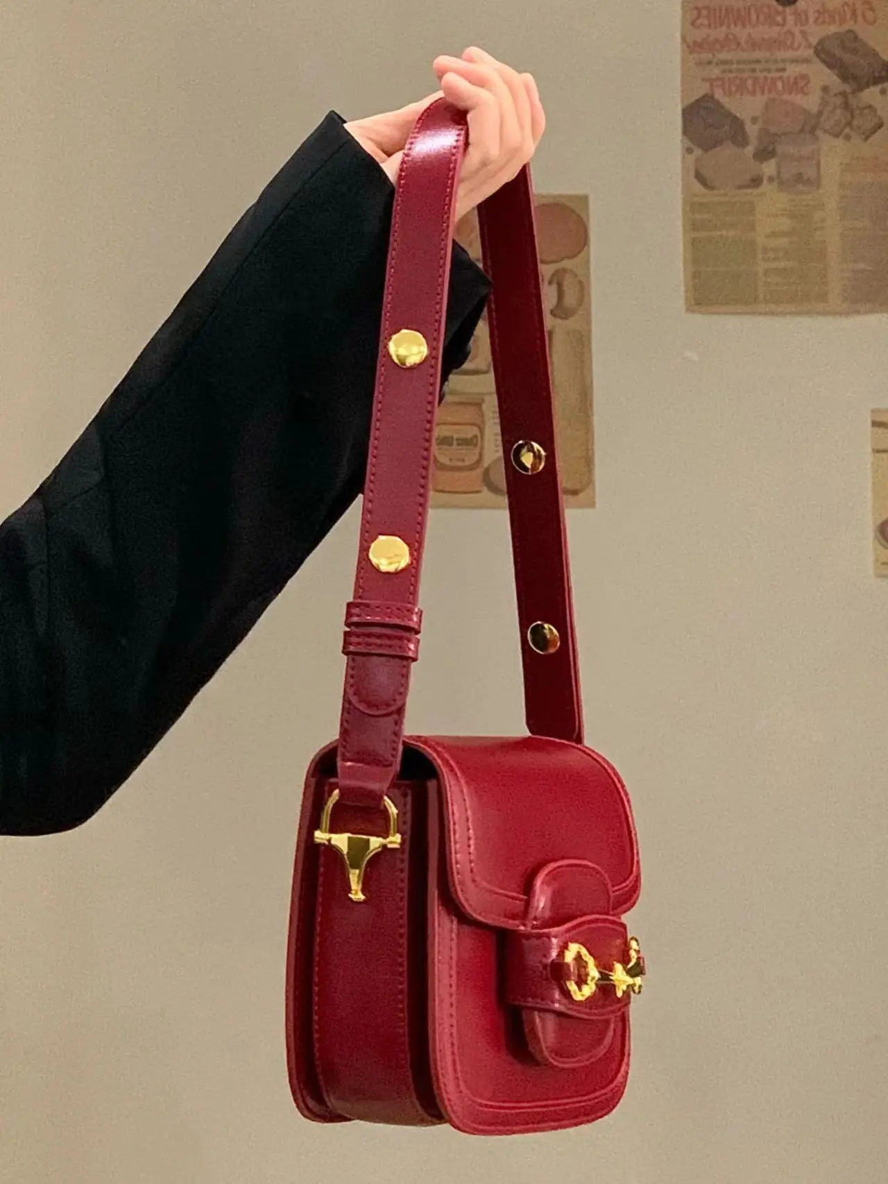 Wine Red Crossbody Bag 2023 New Women\'s Vintage Exquisite Lock Buckle PU Shoulder Bag Elegant Temperament Messenger Bag Trend