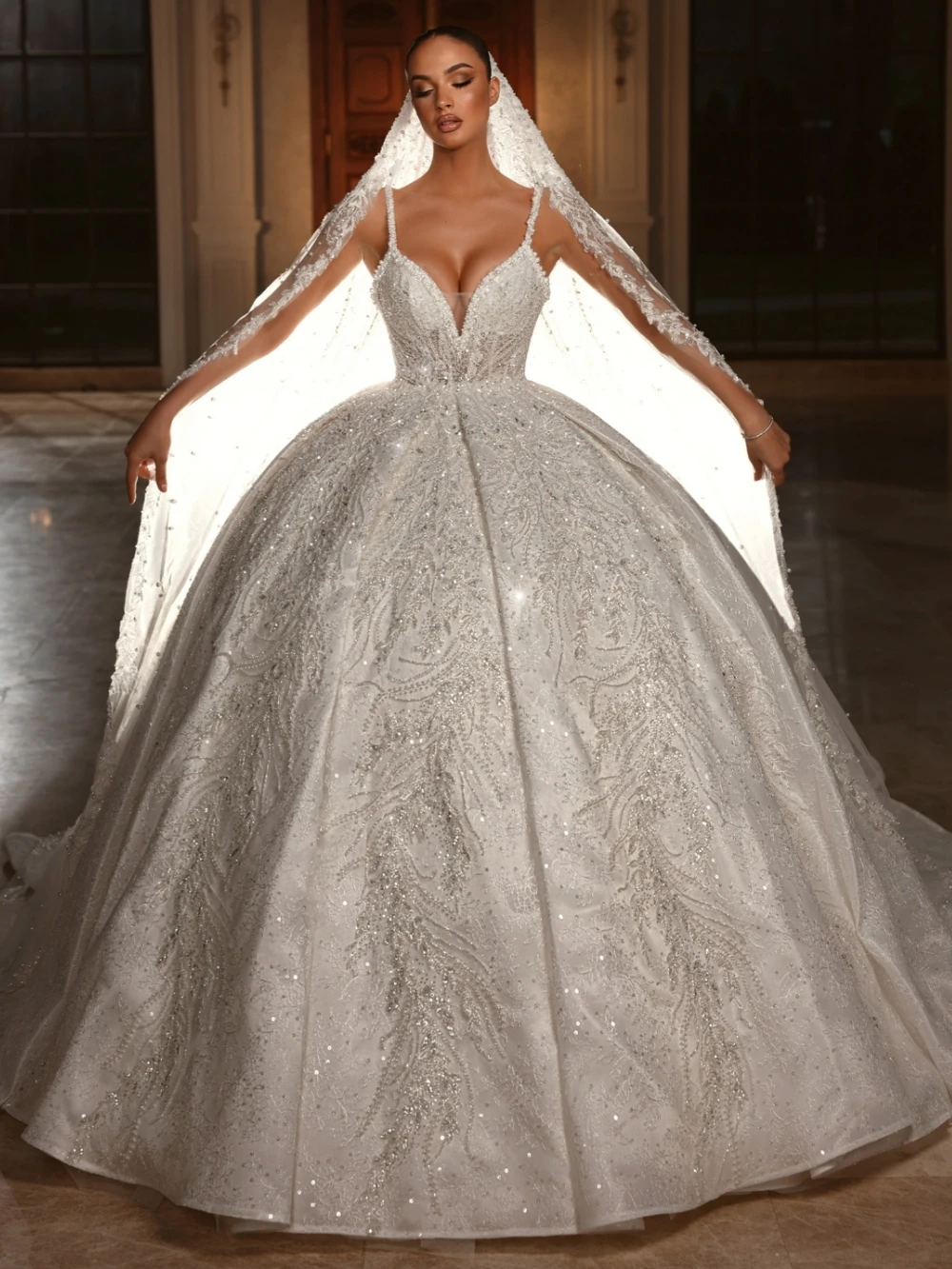 سباركلي مطرز السباغيتي الأشرطة فستان الزفاف الفاخرة اللؤلؤ الخامس الرقبة فستان زفاف مخصص الساحرة فستاين سهرة/فساتين الحفلات للعروس