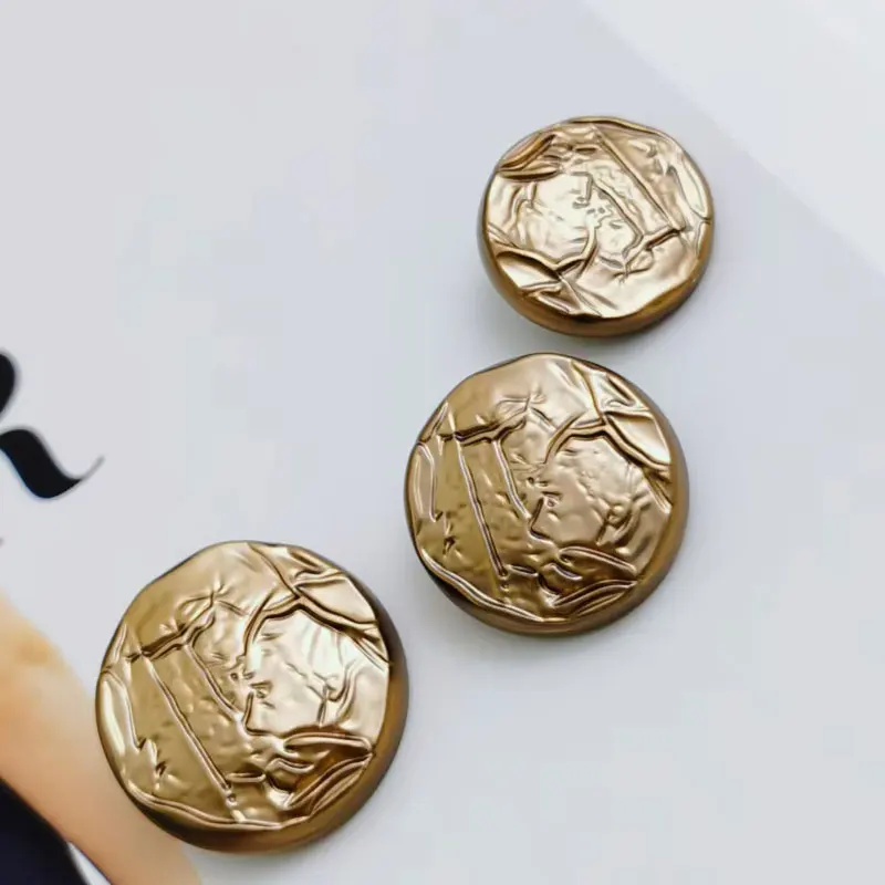 6 Stück modische dekorative Knöpfe, hochwertige runde goldene Knöpfe mit strukturierter Oberfläche für Windjacke, Mantel, Nähzubehör, DIY – Detail 5