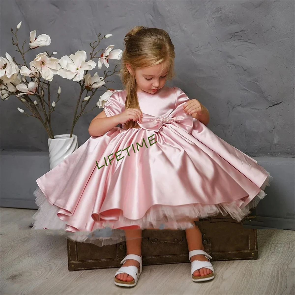 Baby Girl Birthday Party Dresses Round Neck Short Sleeves Pearls Big Bow Puff Kids Pageant Gown Satin Flower Dress