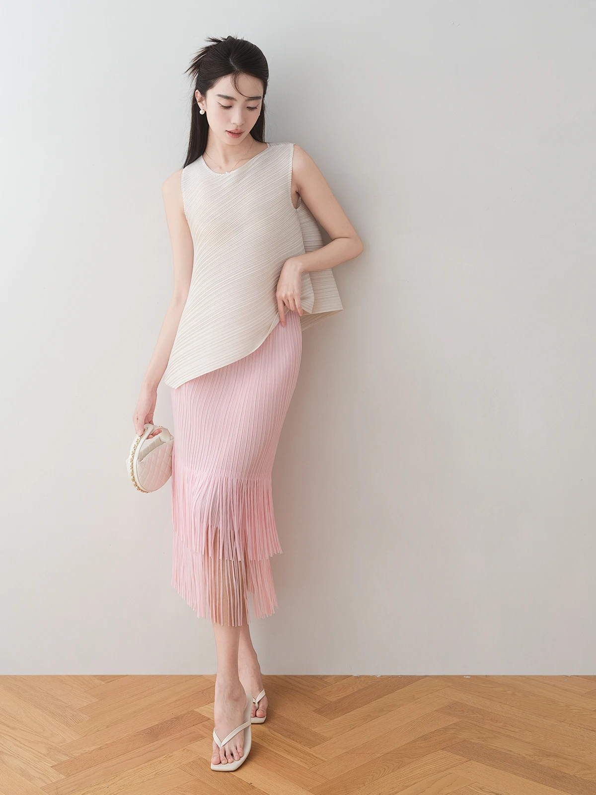 تنورة مستقيمة بتصميم رونرون مع شراشيب، خصر عالي، تنحيف الجسم، طول متوسط، نصف الجسم، صيف 2024، تنورة أنيقة بخصر مطاطي