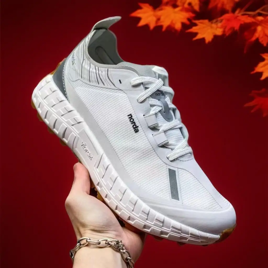 أحذية رياضية للجنسين لخريف وشتاء 2025 جديدة: أحذية المشي لمسافات طويلة في الهواء الطلق، أحذية الأب متعددة الاستخدامات