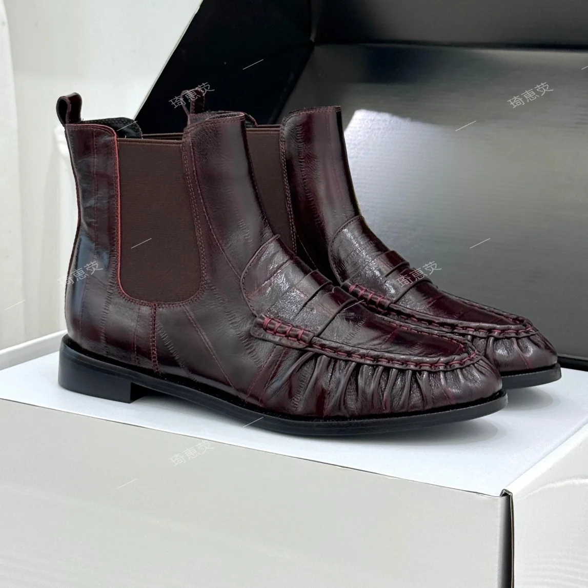 Stylish Leather Pleated Ankle Boots Flat-Soled Chelsea Noots With A Side Zipper Fashionable Retro Single-Layer Boots Botas Mujer