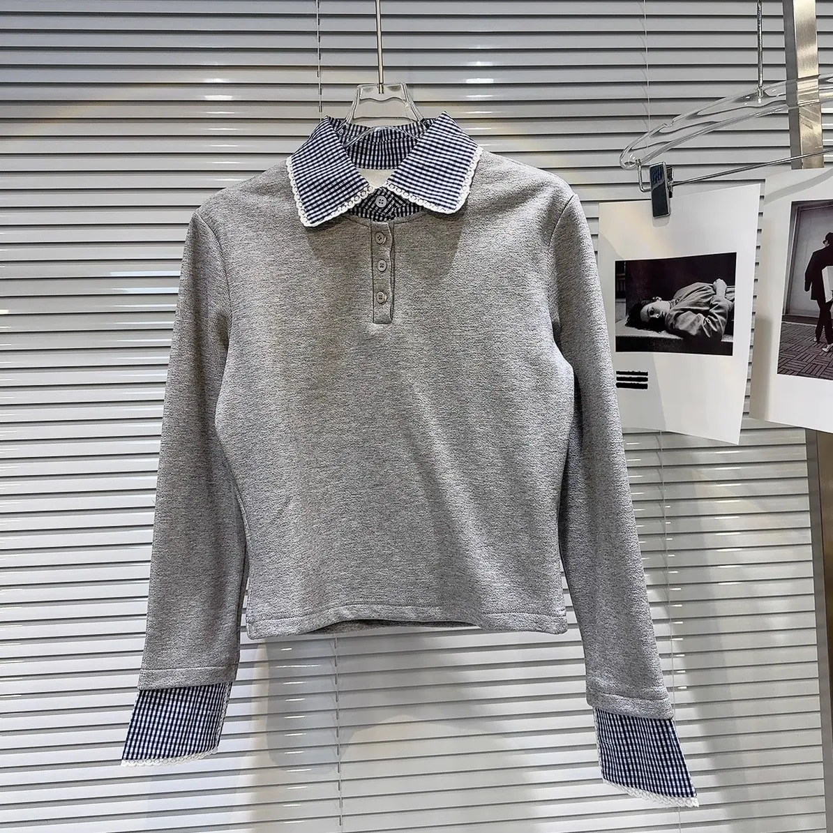 

Сексуальная клетчатая футболка с длинным светом, женская весенне-осенняя модная классическая футболка с прямым вырезом и воротником Генри, модный топ для снижения возраста