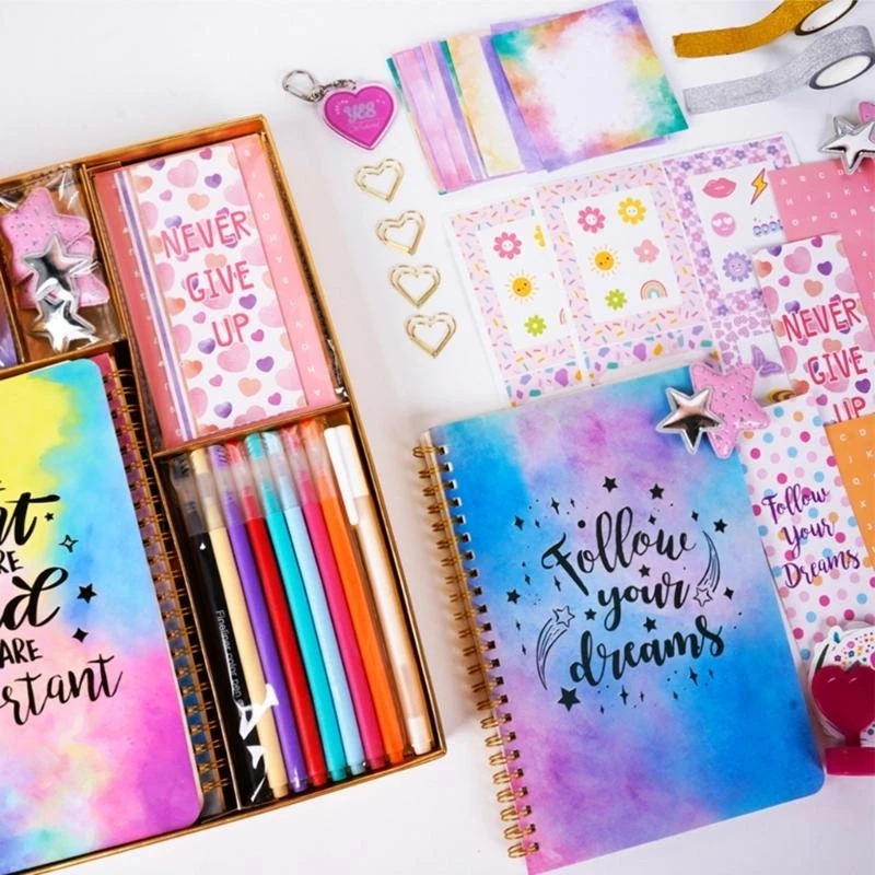 

DIY Journal Set для детей в возрасте 5-12 лет поощряет творчество с веселыми аксессуарами для скрапбукинга