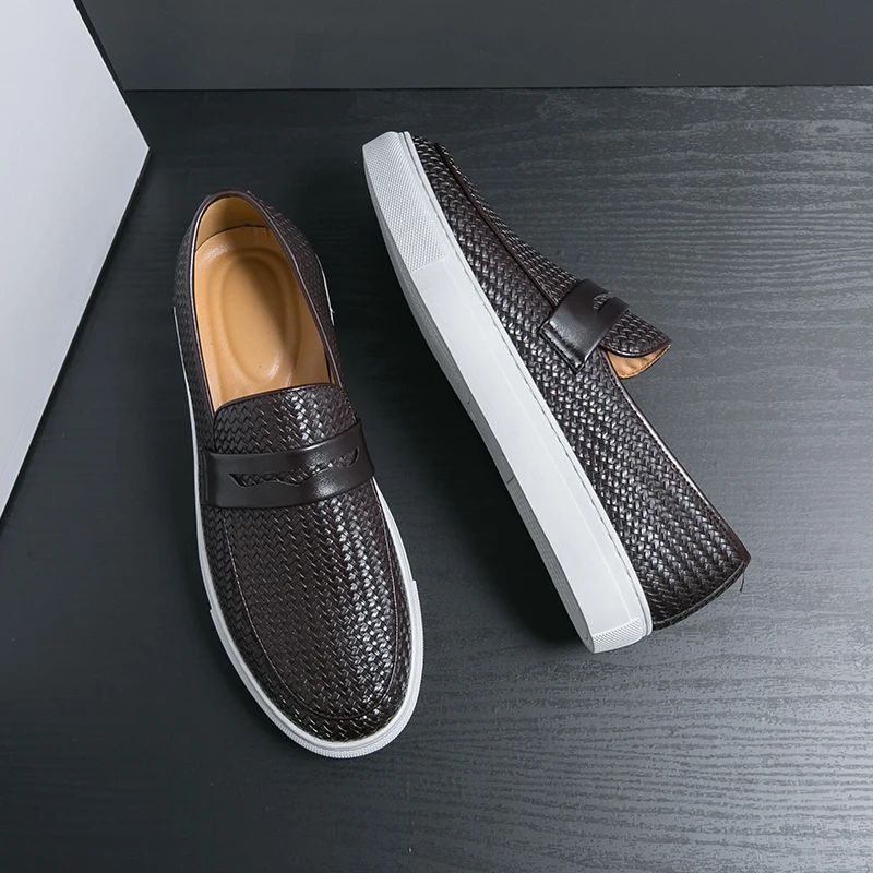 Fashion Slip On Loafers Men Shoes Board Soft Casual Leather Shoes Men Breathable Party Weave Pattern Shoes For Man Flat Free