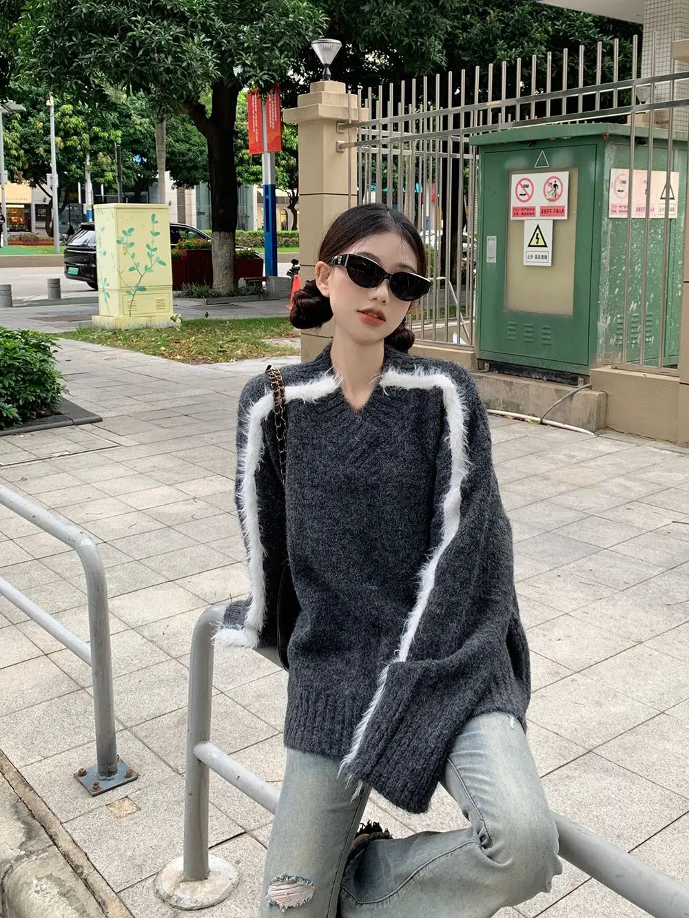 

Свитера Джемперы Пуловеры Женские Дамы из хлопка с v-образным вырезом Вязаные перфорированные детали Спортивные тренировки Тренажерный зал Спорт Фитнес Готи