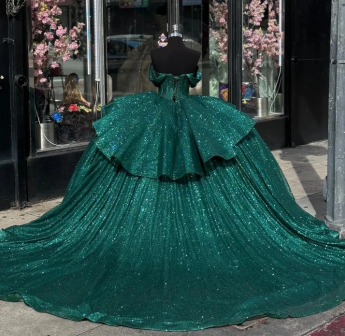 Gaun hijau tua elegan putri Quinceanera Meksiko gaun bersinar payet berlian bahu terbuka jubah de quinceanera pesta Prom Gow