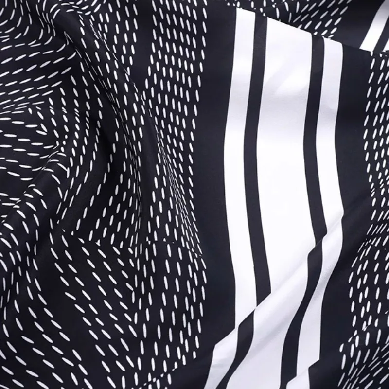 140*130CM 18MM White Printed Black Silk Crepe de Chine Fabric for Soft Dress Shirt Pajamas Pants DIY Sewing Material R2372