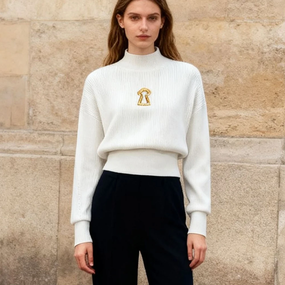 

Женский ребристый свитер, осень 202, новый корейский модный золотой дизайн с замочной скважиной, пуловер с воротником-стойкой, трикотаж, шикарные минималистичные топы 2026