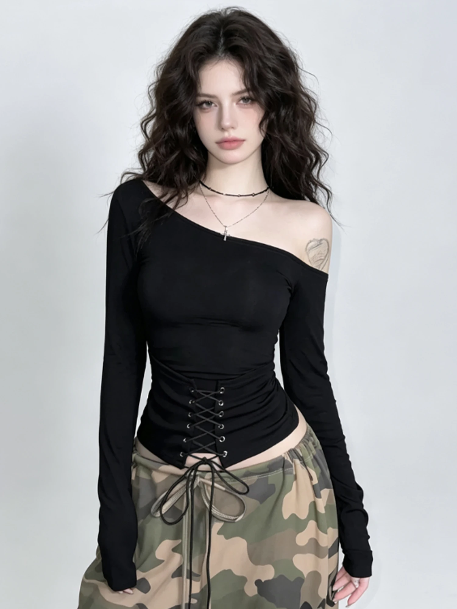 Women's Black Gothic Emo T-Shirt Y2K Gyaru Sexy Off Shoulder Slim T-Shirt Dark Style Long Sleeve Tee Top for Women Autumn 2026
