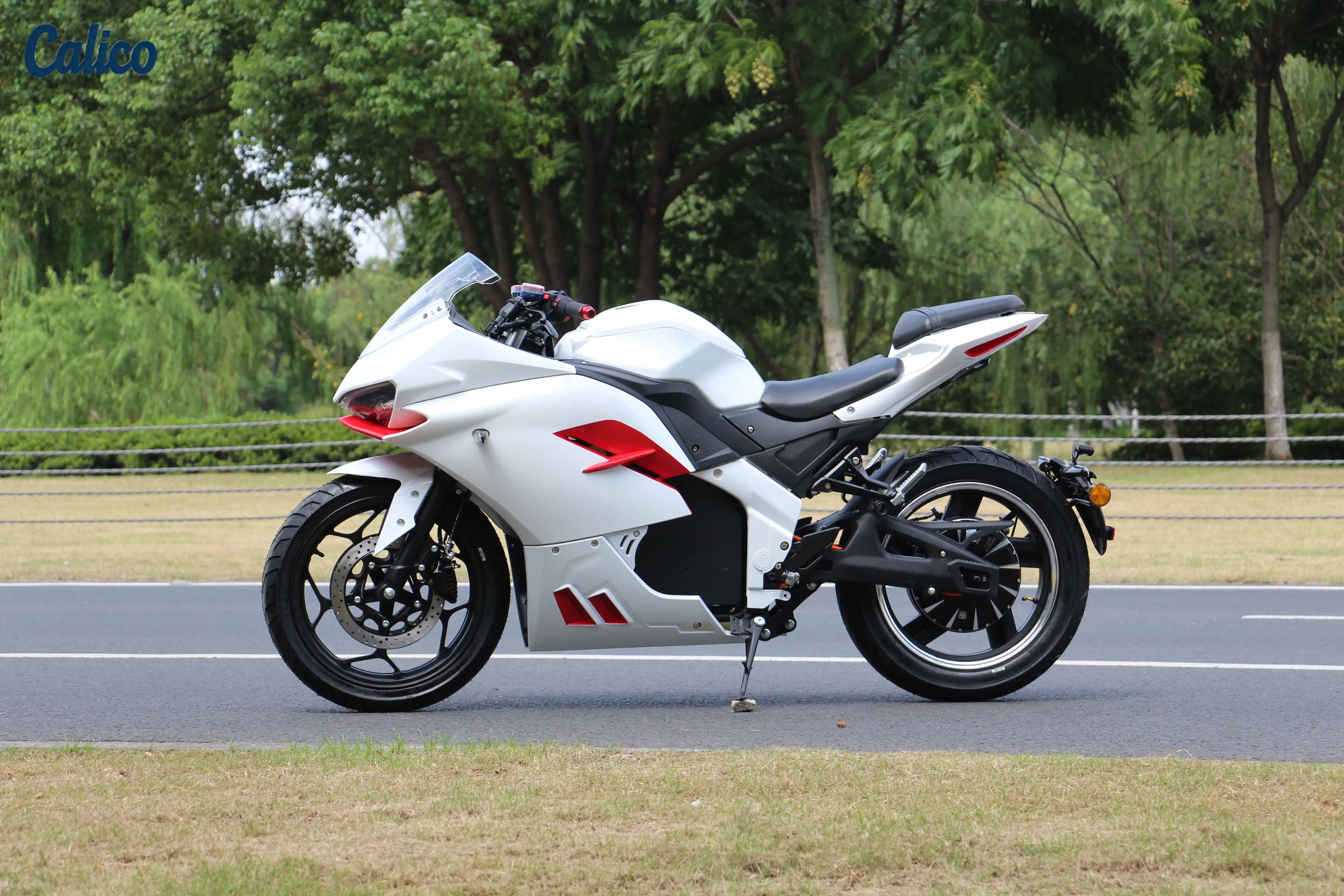 Calico Brand New 5000W 72V Electric Racing Motorcycle 60A Lithium Battery 120km Maximum Range 80km/h Speed