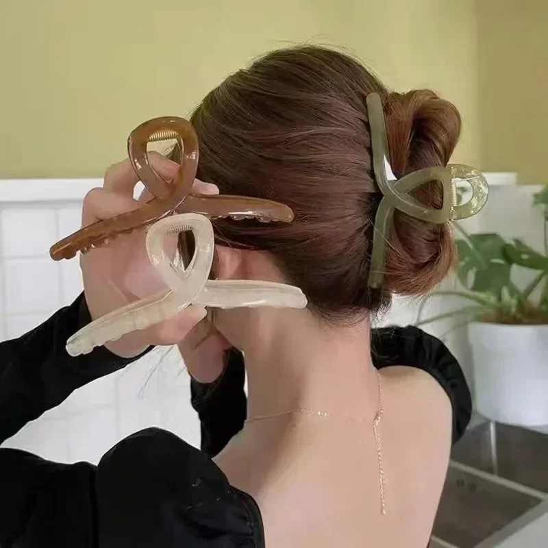 

13cm Plastic Transparent Large Size Hair Claw Fashion Women Ladies Apparel Accessories Headwear Ponytail Hairpins Hair Clips