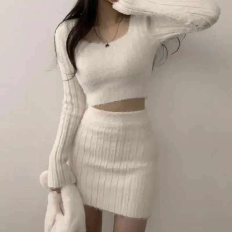 

Большой женский осенне-зимний комплект, новинка 2025, корейский стиль, вязаный модный повседневный свитер, тонкая полуюбка, комплекты из двух предметов, женские