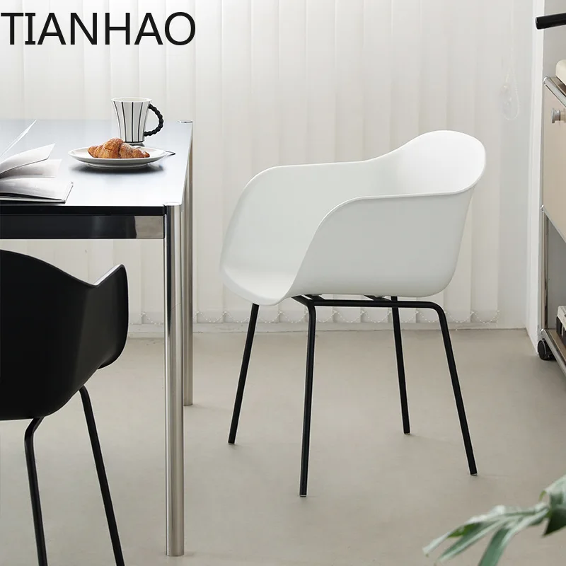 Nordic Minimalist Designer Plastic Dining Chair for Sales Office Meeting Area Cafe with Backrest and Armrest