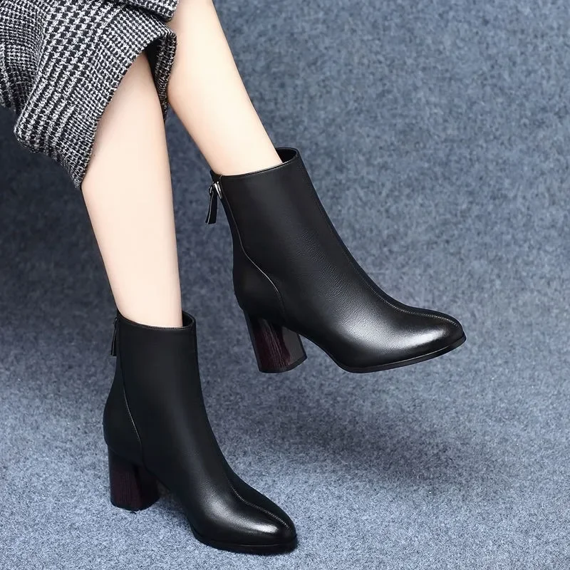 Botas cortas de tacón alto y grueso para mujer, botines de felpa a la moda, otoño e invierno, novedad de 2024