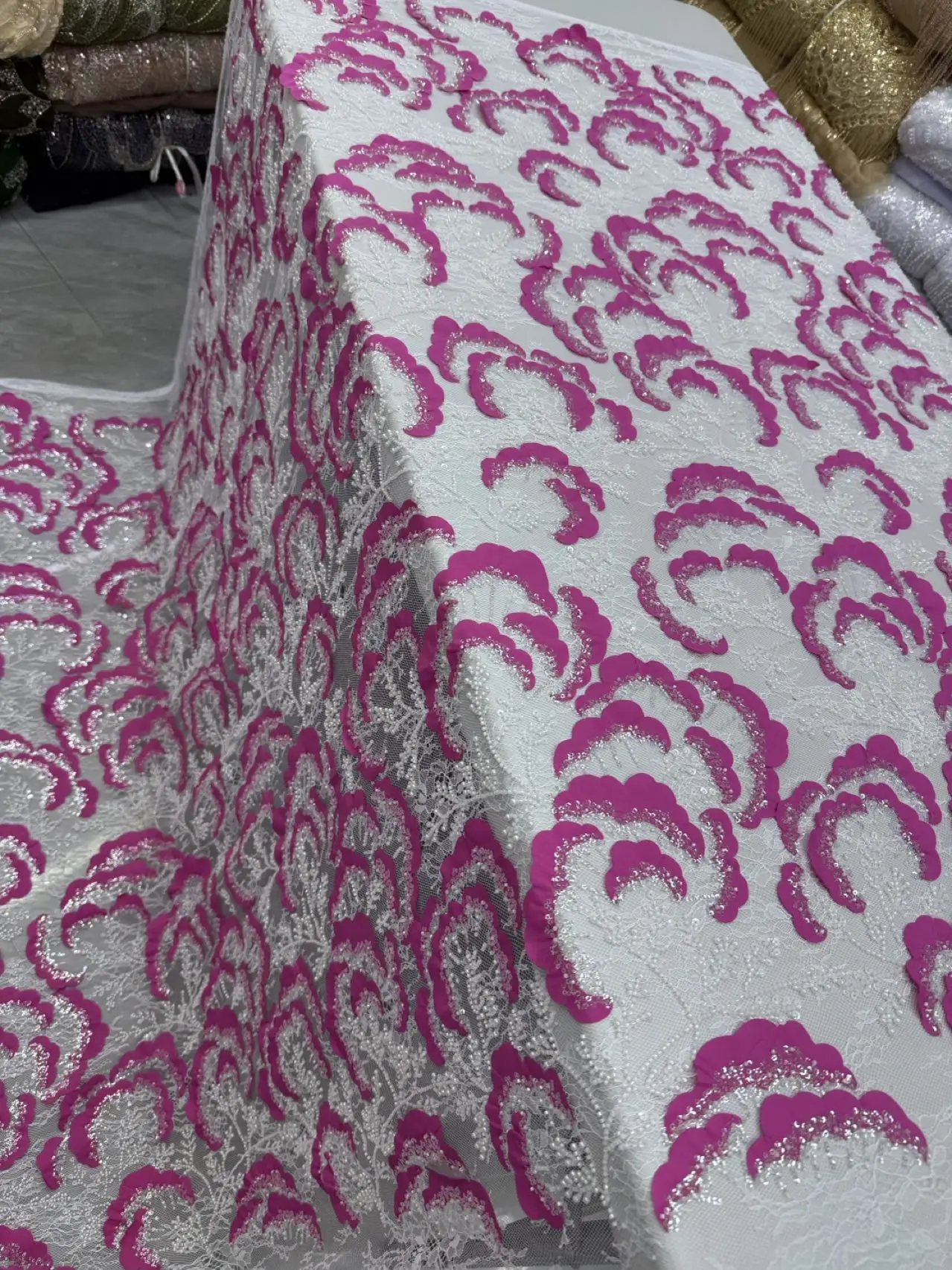 

Новейшая модная африканская кружевная ткань 2026 года: высококачественная нигерийская вышитая кружевная ткань с бисером для пошива женских праздничных платьев