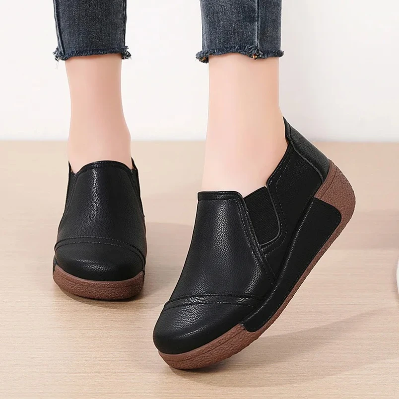 

2025 Women Flats Platform Shoes Print Hollow Sandals Spring Summer Casual Walking Shoes Designer New Wedge Breathable Sneakers