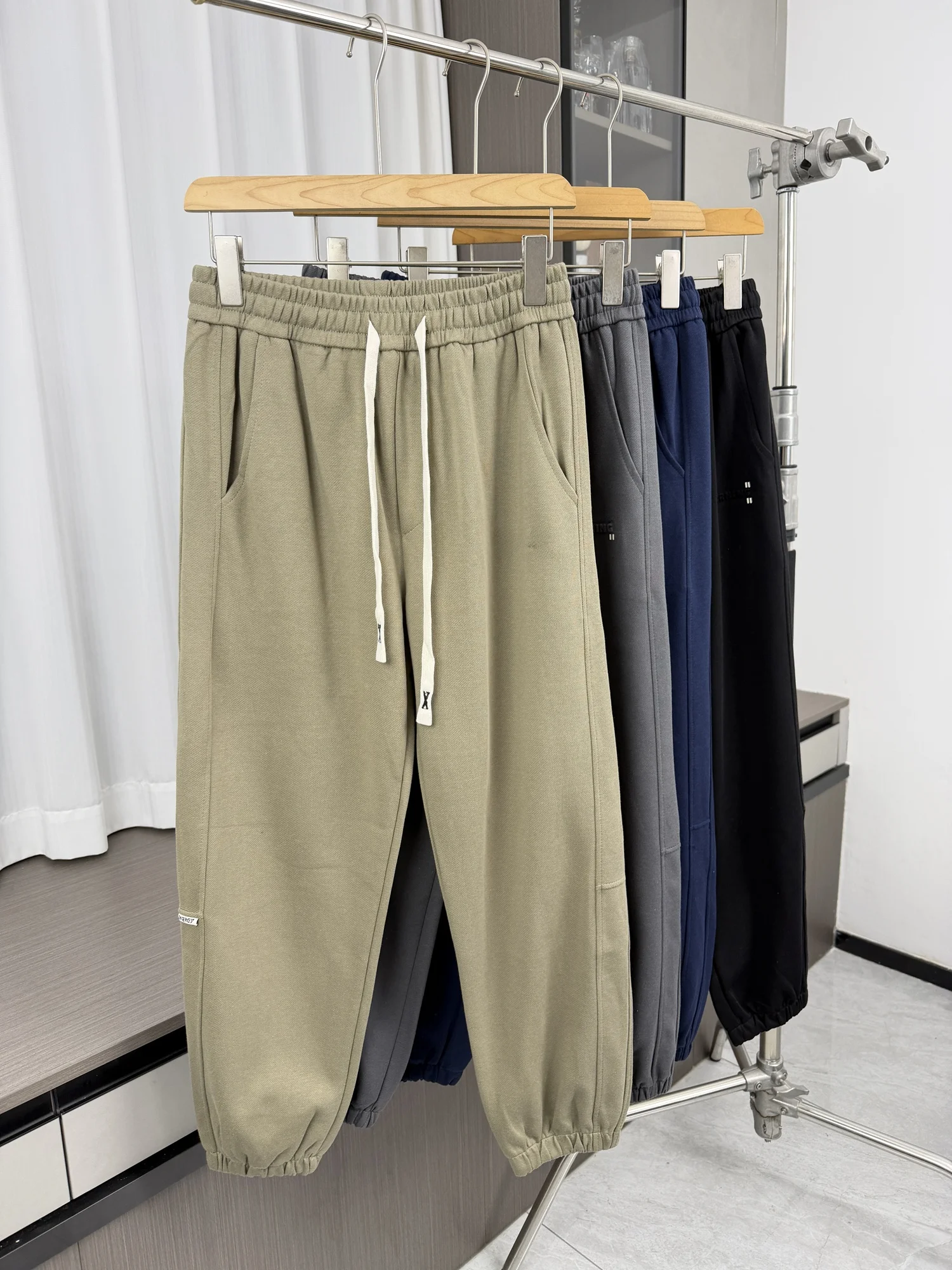 

Soft Skin-Friendly Men's Loose Straight Leg Spor Cuffed Sweatpants High-Quali mat Design Spring Season