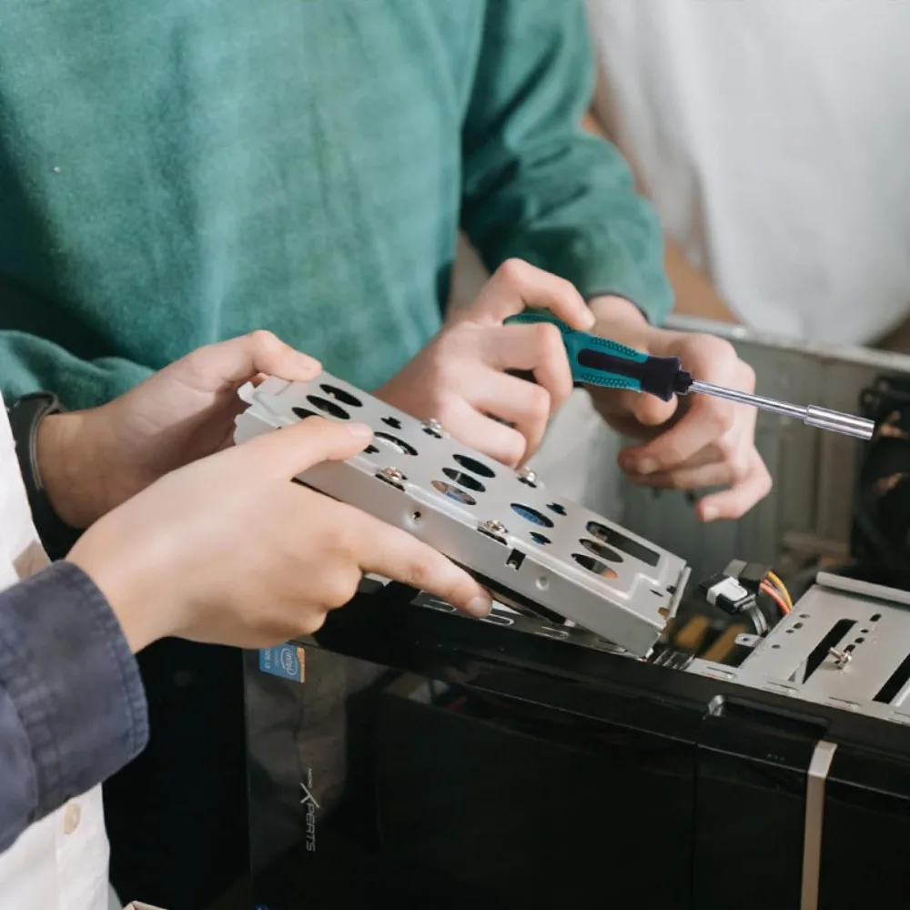 One 5-inch or 8-inch 1/4-inch Magnetic Screwdriver with a 6.35mm Hex Drive for Chassis Screw Removal and Installation. image 6