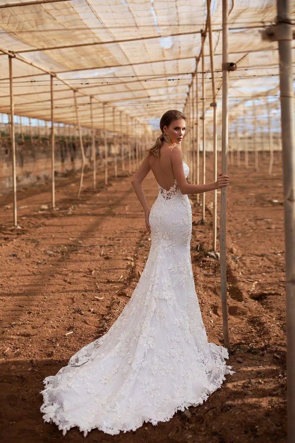현대 인어 웨딩 드레스 아플리케 레이스 v 넥 스파게티 스트랩 신부 가운 스윕 기차 Vestido De Noiva 맞춤형