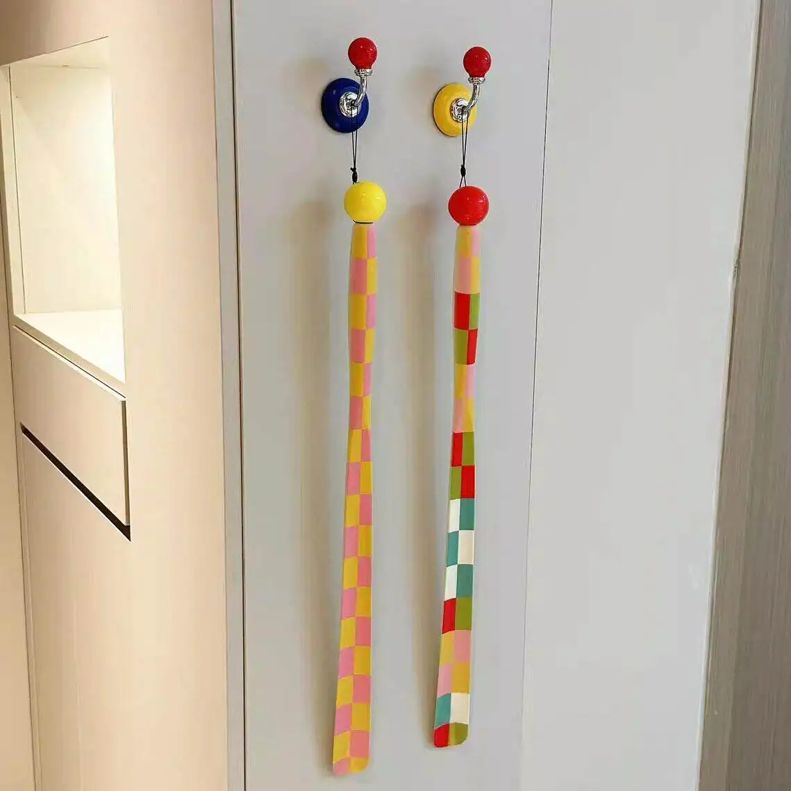 long-handle-shoe-horn-home-use-easy-to-wear-no-bending-over-elderly-extended-length-cute-senior-shoe-horn-household-essentials