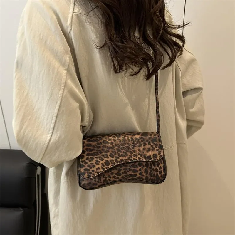 Leopard Print Small Square Bag Retro European American Style Casual Portable Shoulder Crossbody Bag for Women Fashionable view 4