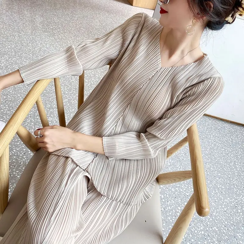

Causal Slimming V-neck Base Shirt Autumn Long Sleeved Top
