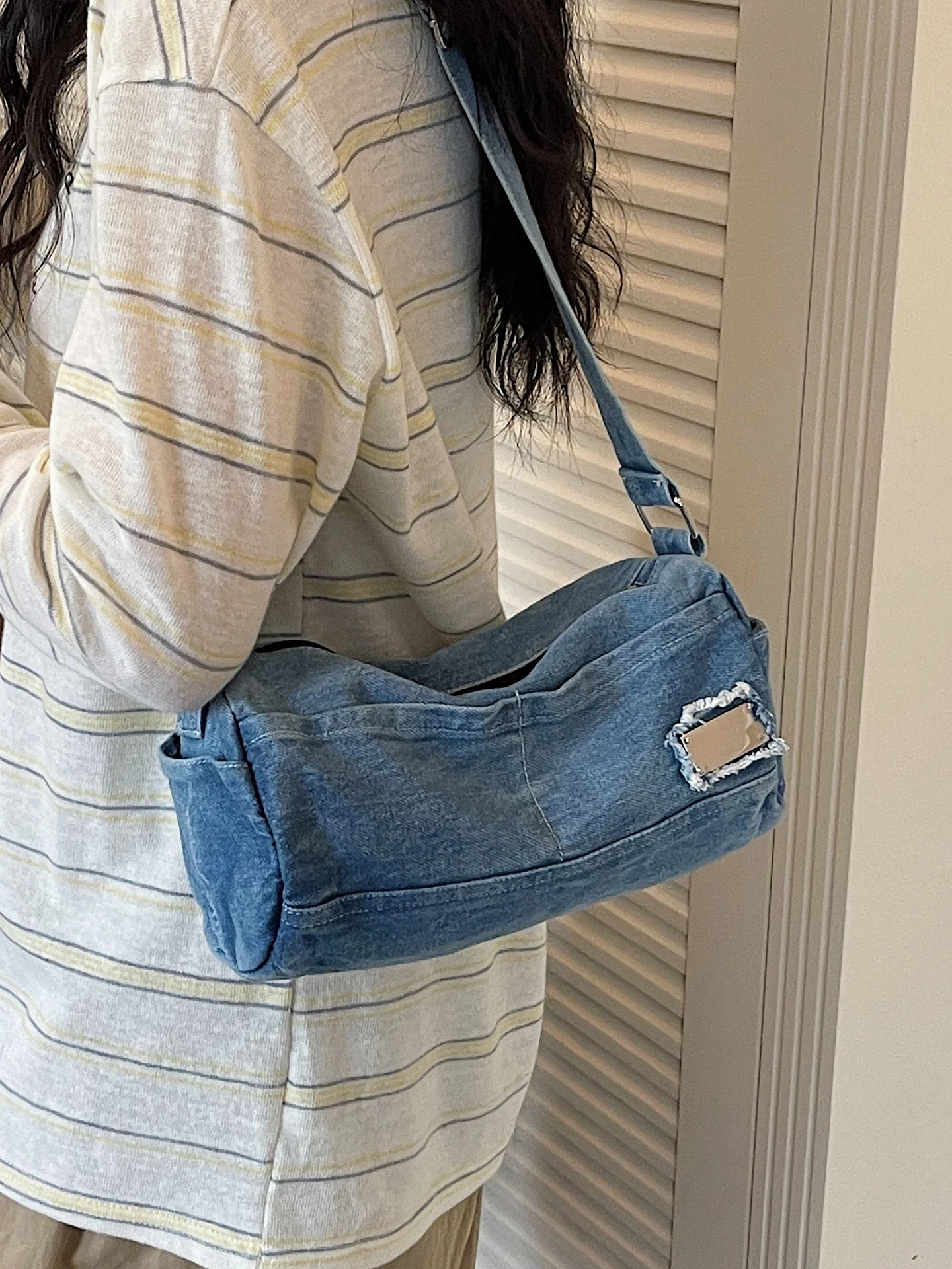

Fashionable Summer 2026 Women's Underarm Crossbody Bag Casual Commuter Single Shoulder Denim Bag for Class And Commuting