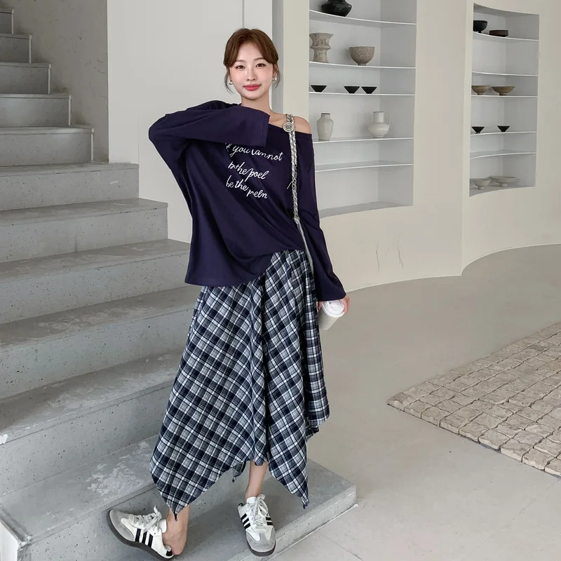 

Футболка с длинными рукавами и буквенным принтом + нерегулярная клетчатая полуюбка, женская осень 2025, новый повседневный комплект из двух предметов