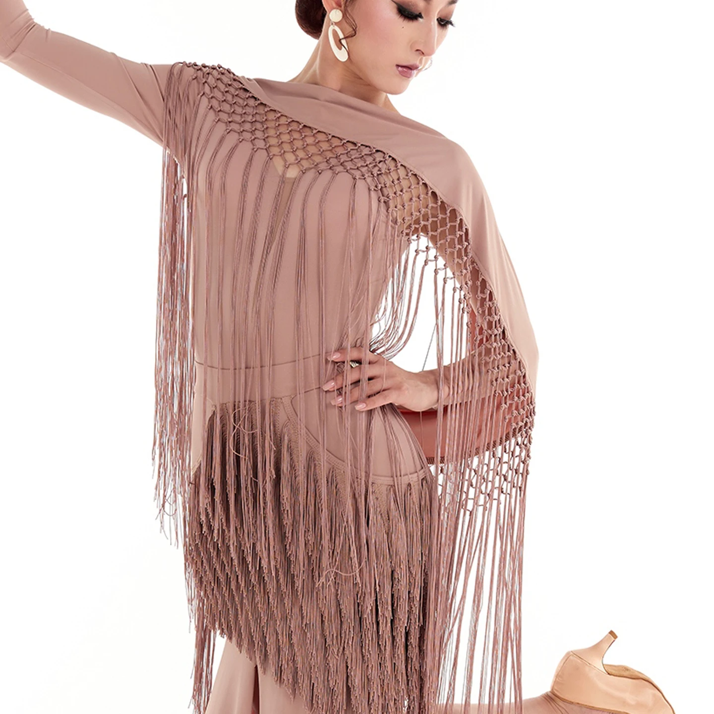 DUYQ Costumi da ballo per spettacoli di danza da sala Donne Nappe Tuta senza schienale Gonna con frange cave Abito da valzer moderno Indossando DN21675