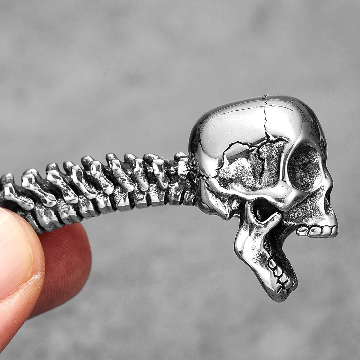 Skull Spine Stainless Steel Men Women Necklaces Pendants Chain Vintage Gothic Domineering Punk Jewelry Creativity Gift Wholesale